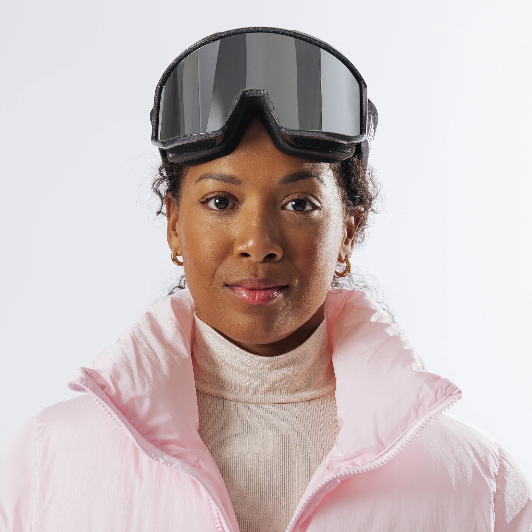 Front view of adult wearing LosReyes Everest Onyx snow goggles