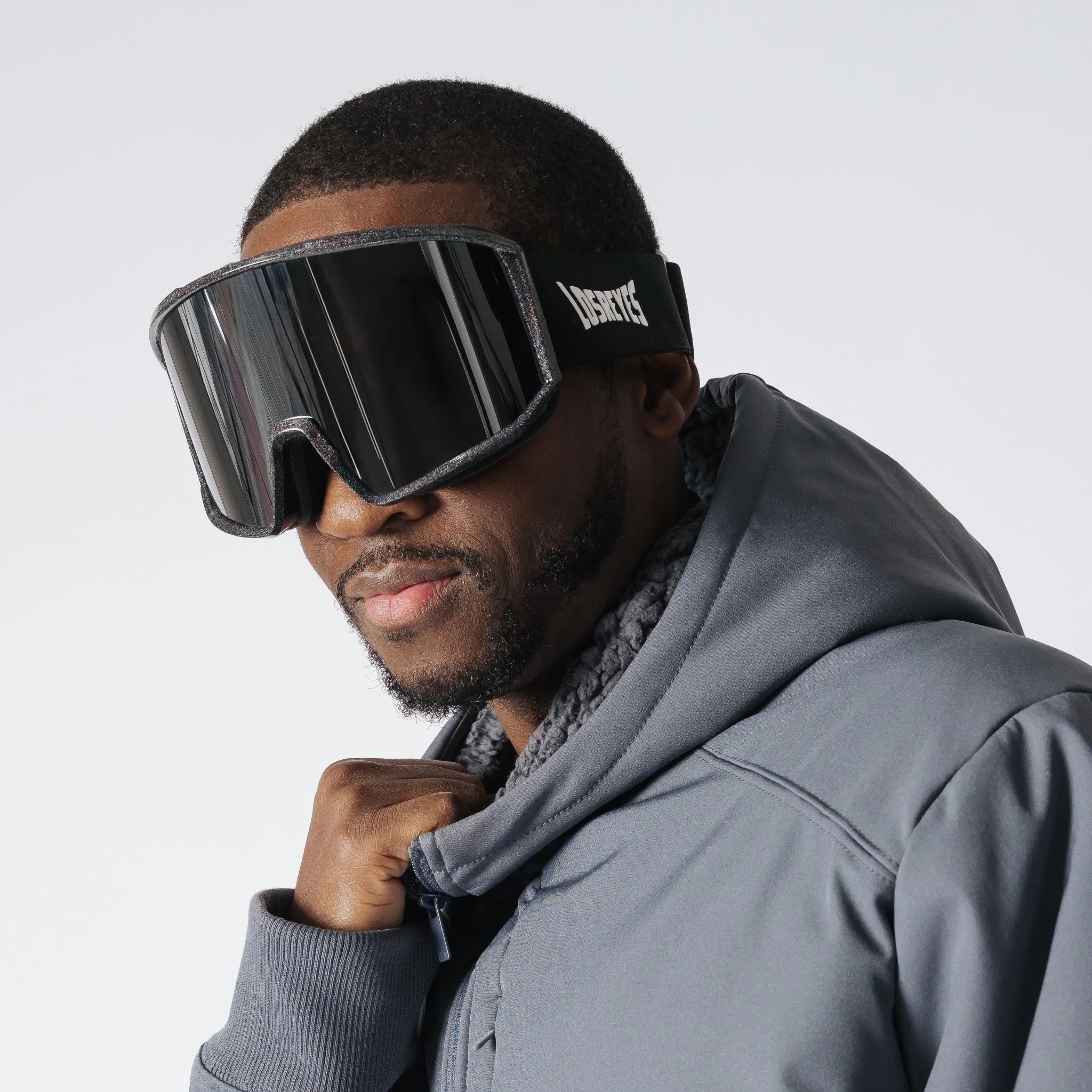 Side profile of adult wearing LosReyes Everest Onyx snow goggles